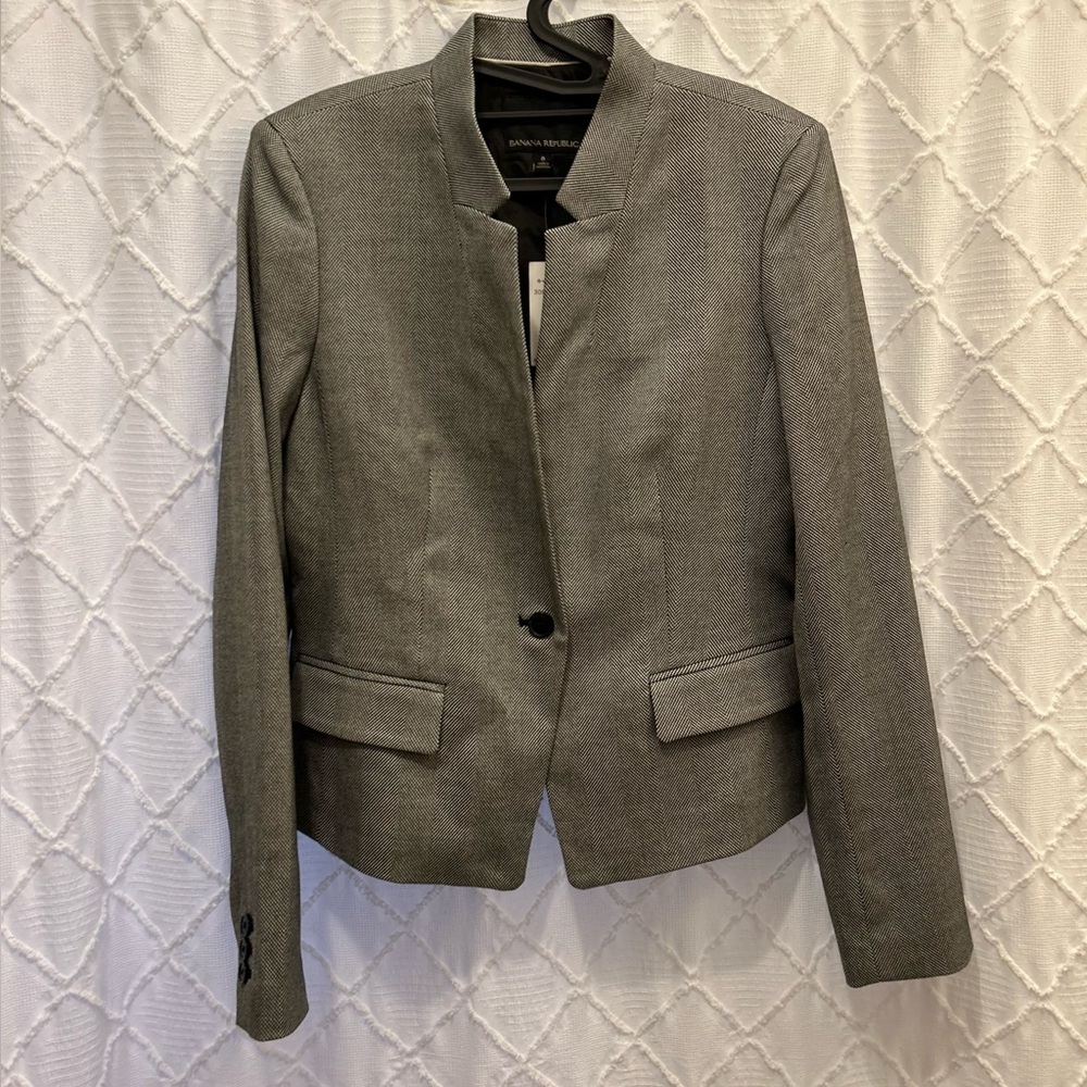 Banana Republic- Herringbone blazer, size 8 (brand new)